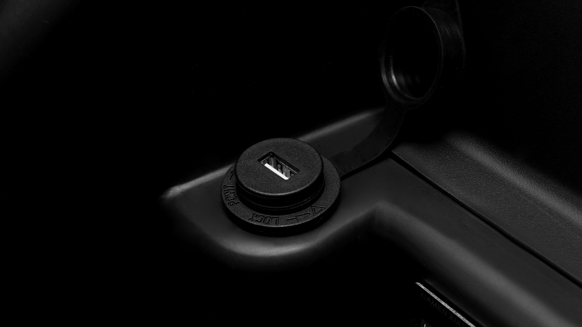 JET 4 RX USB-Ladebuchse 1920×1080-min